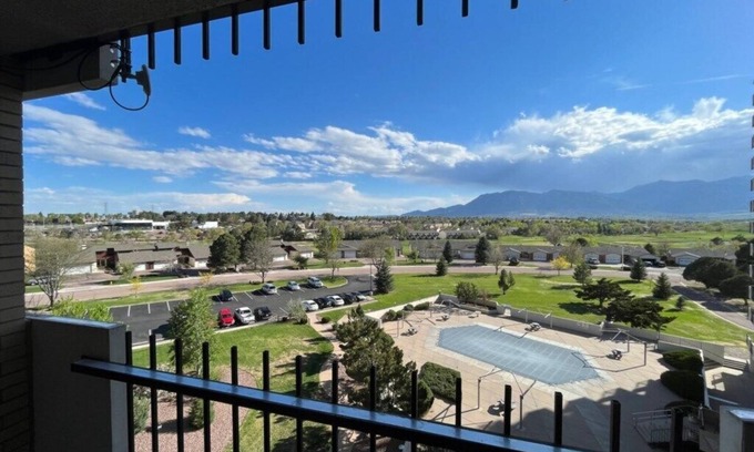 Southeast Colorado Springs Condo | Relaxing Getaway: Spotless Condo with Pool & King Bed