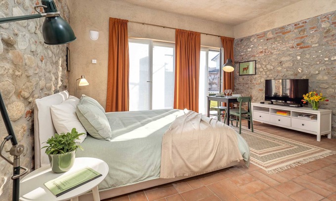 Cressa Apartment | Serene Studio Apartment with Garden in Charming Farmhouse