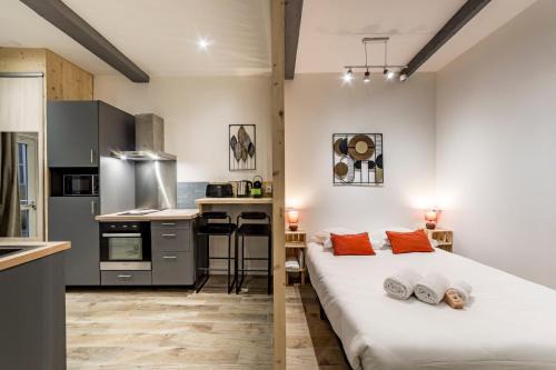 Marechal Lyautey - Vitton Apartment | Quiet Studio in Central Lyon - Family Friendly Retreat