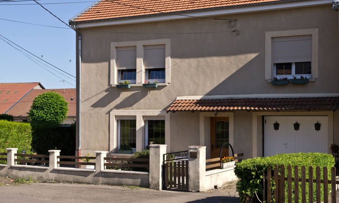 Flocourt Apartment | Serene Countryside Studio with Playroom & Pet Welcome