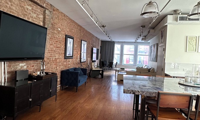 SoHo Apartment | Renovated Loft in Soho with Kitchen & Breakfast Included