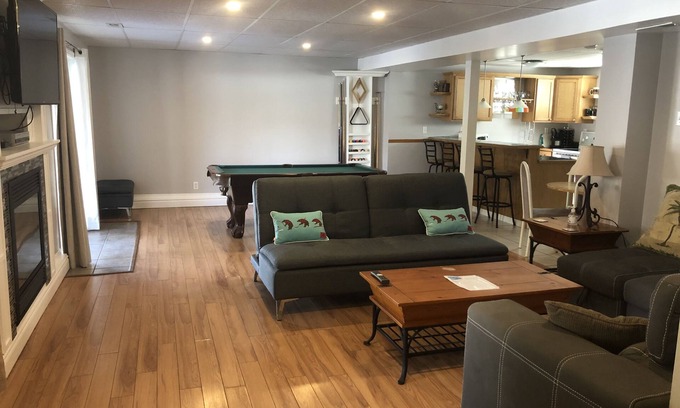 East Kootenay House | Tranquil Suite in the Elk River Valley with Pool & Spa