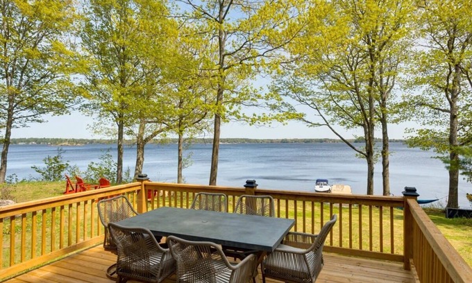 Severn House | Relaxing Retreat at Sparrow Lake with Family-Friendly Amenities