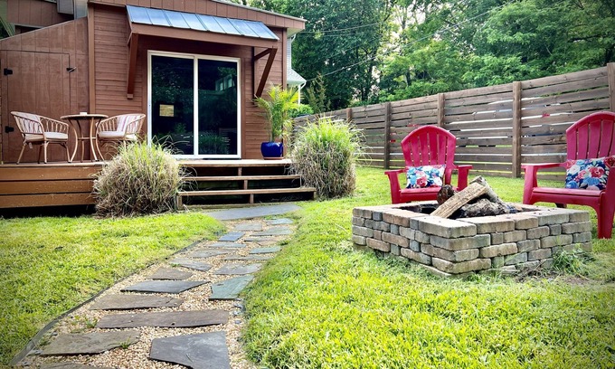 Bolivar Cottage | Pet-Friendly Tiny Home with Private Yard - Guest Rated 10/10