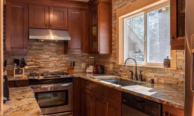 Serene Lakes House | Tranquil Updated Mountain Retreat by Lakes and Trails
