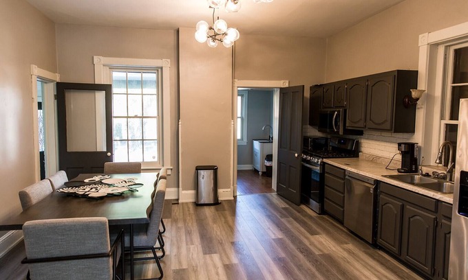 Chillicothe House | Tranquil 5-Bedroom Retreat Steps from Downtown