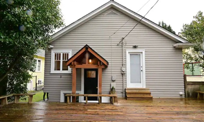 Ravenna House | Serene Cottage Near Ravenna Park with Kitchen & Pet Amenities