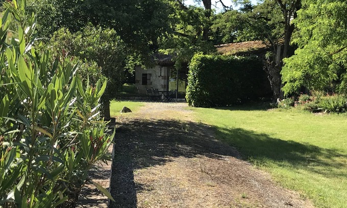 Gasques House | Tranquil Getaways with Pool and Family-Friendly Amenities