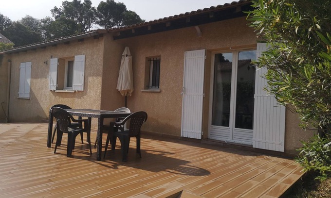 Bagnols-sur-Ceze House | Peaceful Villa: Family-Friendly Retreat Awaits You