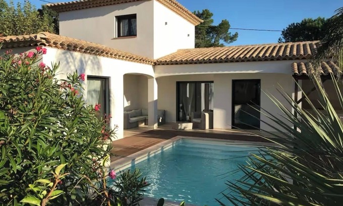 Preconil Villa | Quiet villa, view of the hills near the sea, heated pool, CLIM