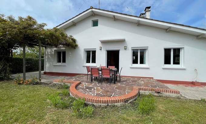 Biscarrosse Villa | Quiet villa near ocean and lakes - enclosed garden and large terrace - 7 travellers