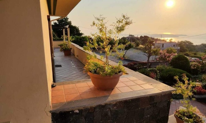 Ischia Porto Villa | Serene Villa Getaway on Ischia Island with Spa & Breakfast