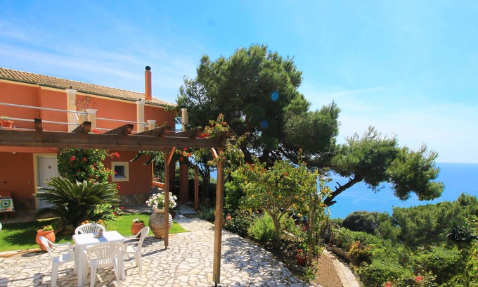 Sinarades Apartment | Serene Pelekas Beach Villa with Ocean Views & Pet-Friendly