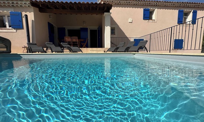 Sablet Villa | Quiet Villa with Garden and Heated Pool