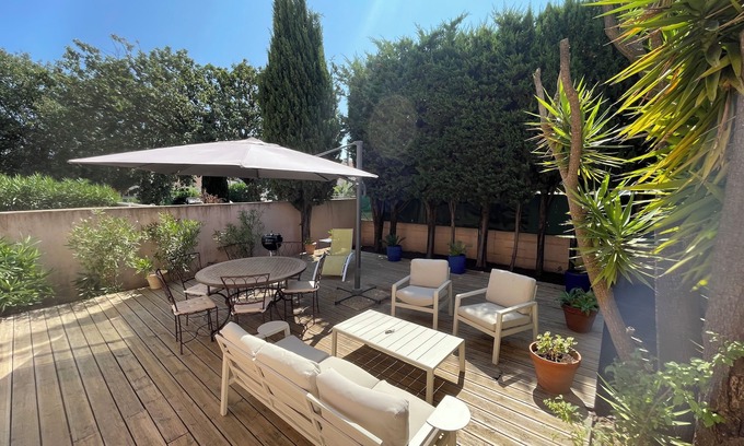 Le Pradet House | Tranquil Villa with Ocean View Steps from the Beach