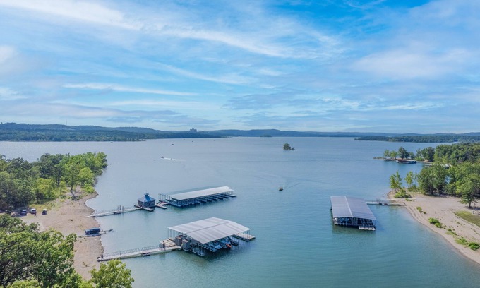 Indian Point Villa | Tranquil Waterfront Cabin Retreat on Table Rock Lake