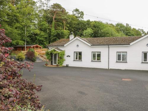 Coleraine House | Tranquil Retreat at Quiet Waters Cottage - 5-Star Escape