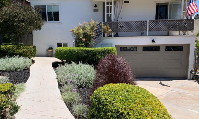 Coastal San Pedro House | Tranquil 3BD Oceanfront Retreat with Deck & Bikes
