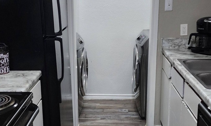DeSoto Apartment | Quiete 2-bedroom apartment with AC, WiFi in nice DeSoto
