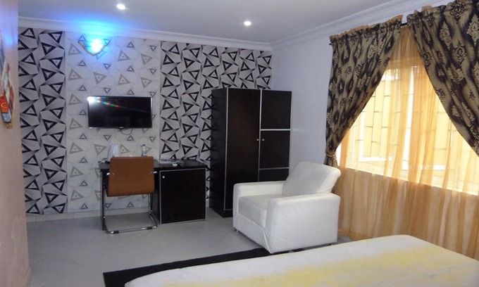 Ikeja Hotel | Relaxing Stay at Quietlane Residence with Family-Friendly Amenities