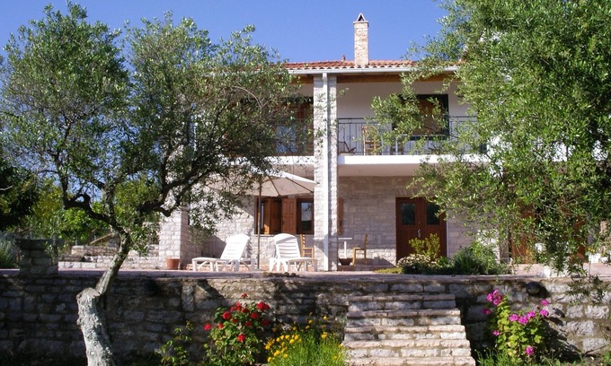 Skafidia Apartment | Tranquil Retreat Near the Sea with Pool and Spa Amenities