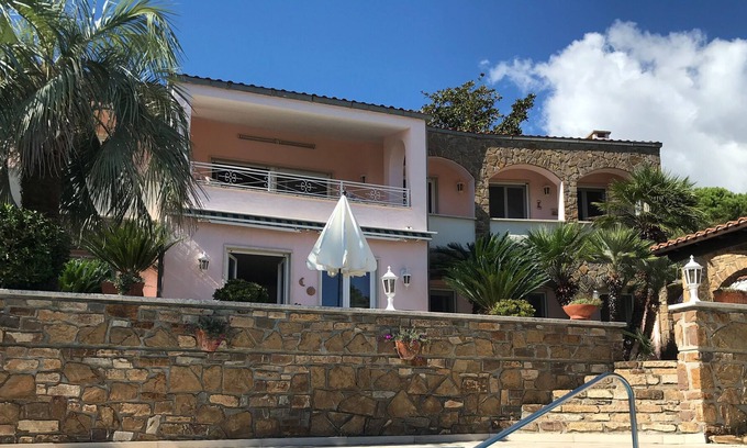 Costarainera Villa | Quietly located villa with private garden, large pool and fantastic sea views