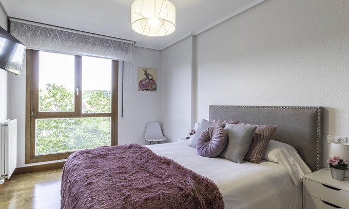 Barakaldo Apartment | Serenity and Comfort by the Barakaldo Estuary