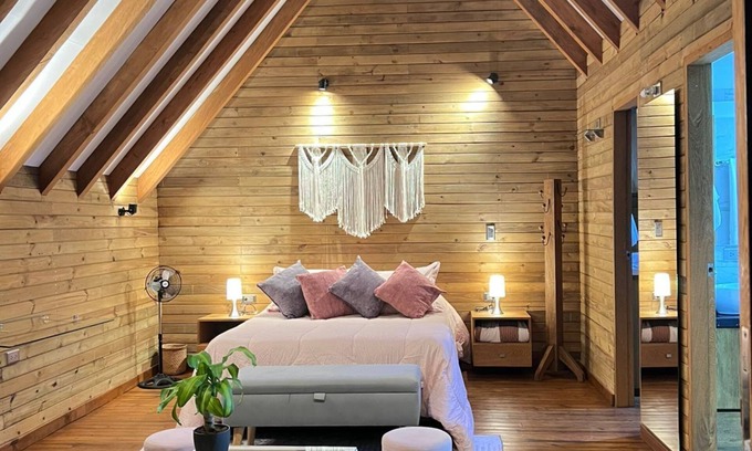 Guarne Cabin | Relax at Quimera Ecolodge Cabin Near JMC Airport