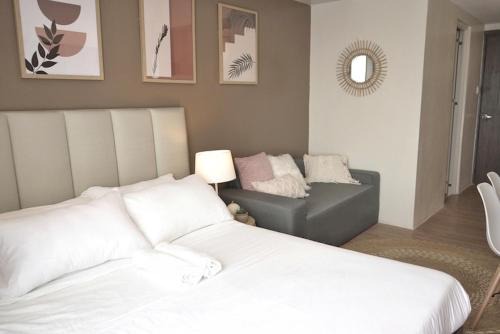 Cagayan de Oro Apartment | Delightful Quince Studio w/ Balcony at Loop Tower CDO