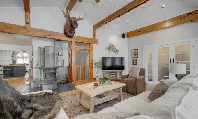 Bozeman House | Quinn Peaks Entire Property: Family-Friendly with Kitchen Access
