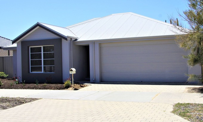 Butler House | Family-Friendly Quinn's Beach Accommodation with Pet Perks