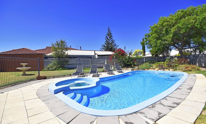 Quinns Rocks House | Quinn's Retreat: Pet-Friendly Haven with Pool & Ocean Views