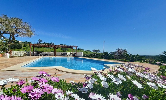 Pedra Arrancada Cottage | Cozy Quinta dos Medronheiros: Pet-Friendly Retreat Awaits