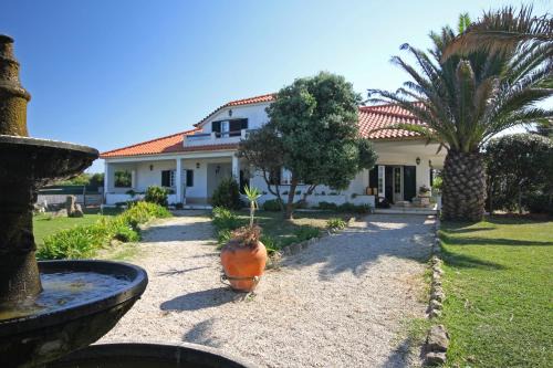 Colares Bed & Breakfast | Oceanfront Retreat at Quinta Beira-Mar with Pool & Hot Tub