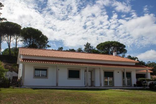 Alcobaca House | Oceanfront Quinta Casal da Eva: Rated 9.6, Family & Pet Friendly