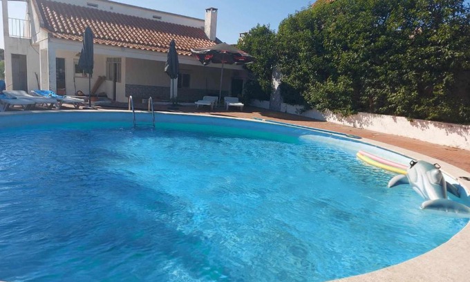 Gambia-Pontes-Alto da Guerra House | Oceanfront Escape at Quinta D'Avó with Family-Friendly Fun