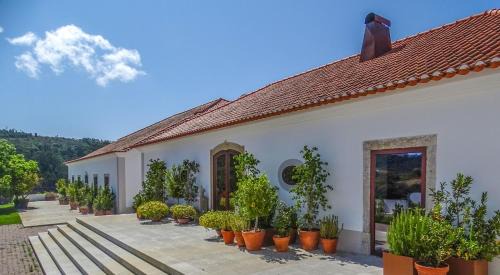 Mafra House | Quinta da Abelheira 1660: Oceanfront Getaway with Pool