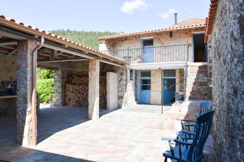 Vila Nova de Poiares House | Quinta da Borboleta: Family-Friendly Stay with Pool Access