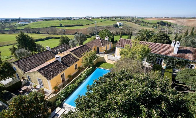Santarem House | Idyllic Quinta Da Cabrita: 4-Star Oceanfront Escape