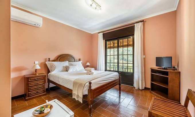 Rio Caldo House | Cozy Quinta da Carvalha: Family-Friendly Retreat Awaits