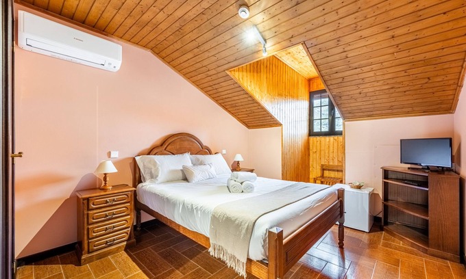 Rio Caldo House | Cozy Quinta da Carvalha Quarto 9 - Family-Friendly Escape