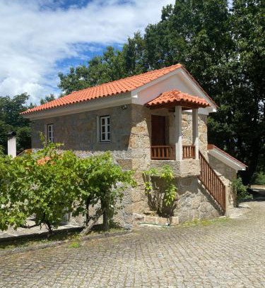 Sao Tiaguinho House | Quinta da Cavada - Casa da Tertúlia: Family-Friendly Retreat