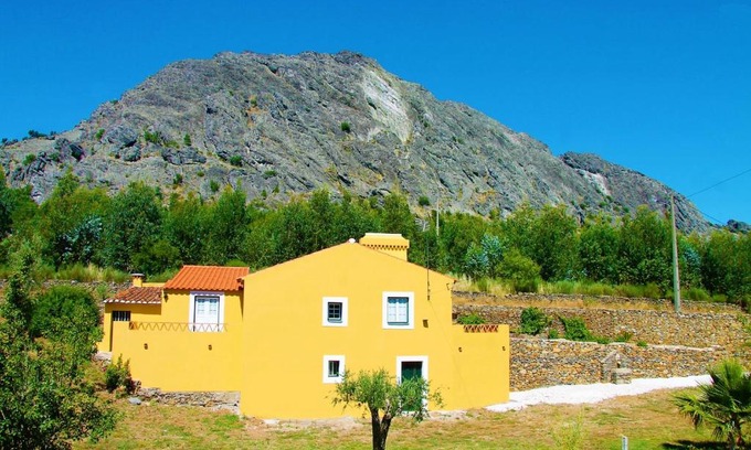 Santa Maria de Marvao House | Family-Friendly Stay at Quinta da Figueirinha, Rated 8.1/10
