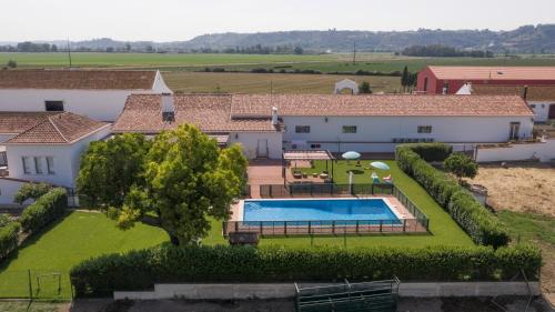 Almeirim House | Elegant Quinta da Gafaria: Pet-Friendly with Pool Access