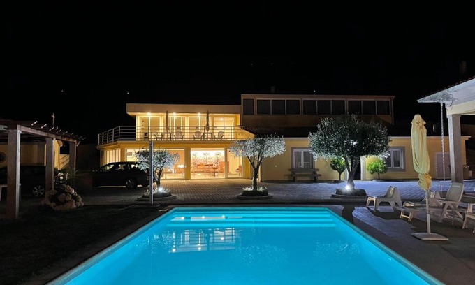 Vila Real House | Oceanfront Quinta da Menina Guest House with Pool & Views