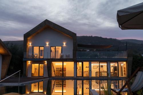 Covilha House | Discover Quinta da Sra Marocas: Oceanfront Bliss with Pool