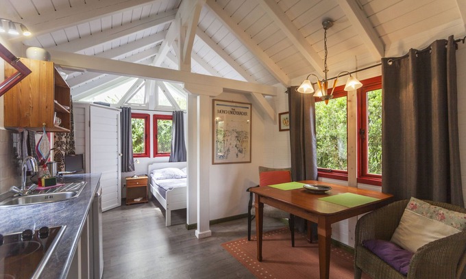 Ginetes Cabin | Top-Rated Quinta das Abelhas with Oceanfront Pool Access