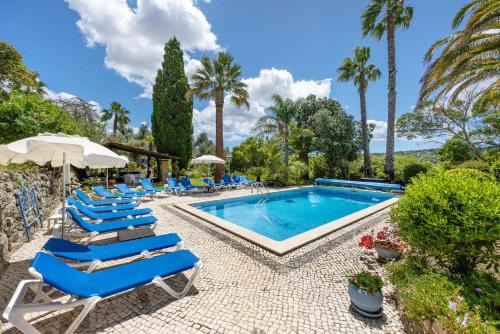Farta Vacas Apartment | Tranquil Stay at Quinta das Achadas with Pool and Family Fun