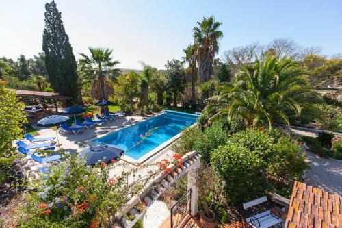 Farta Vacas Apartment | Discover Quinta das Achadas - Lanterna: Family-Friendly Escape