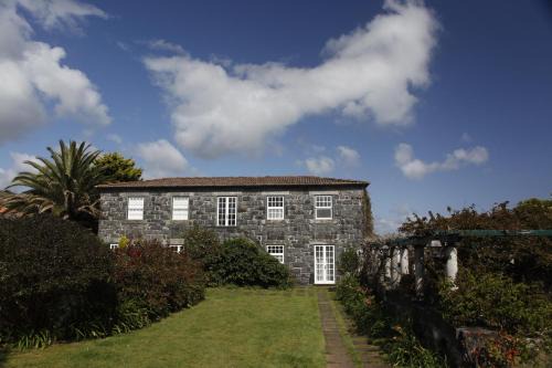 Horta Bed & Breakfast | Discover Quinta das Buganvílias: Pet-Friendly Retreat